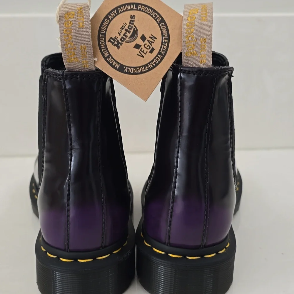 NWT Dr Martens Vegan 2976 Chelsea Boots - Picture 7 of 14
